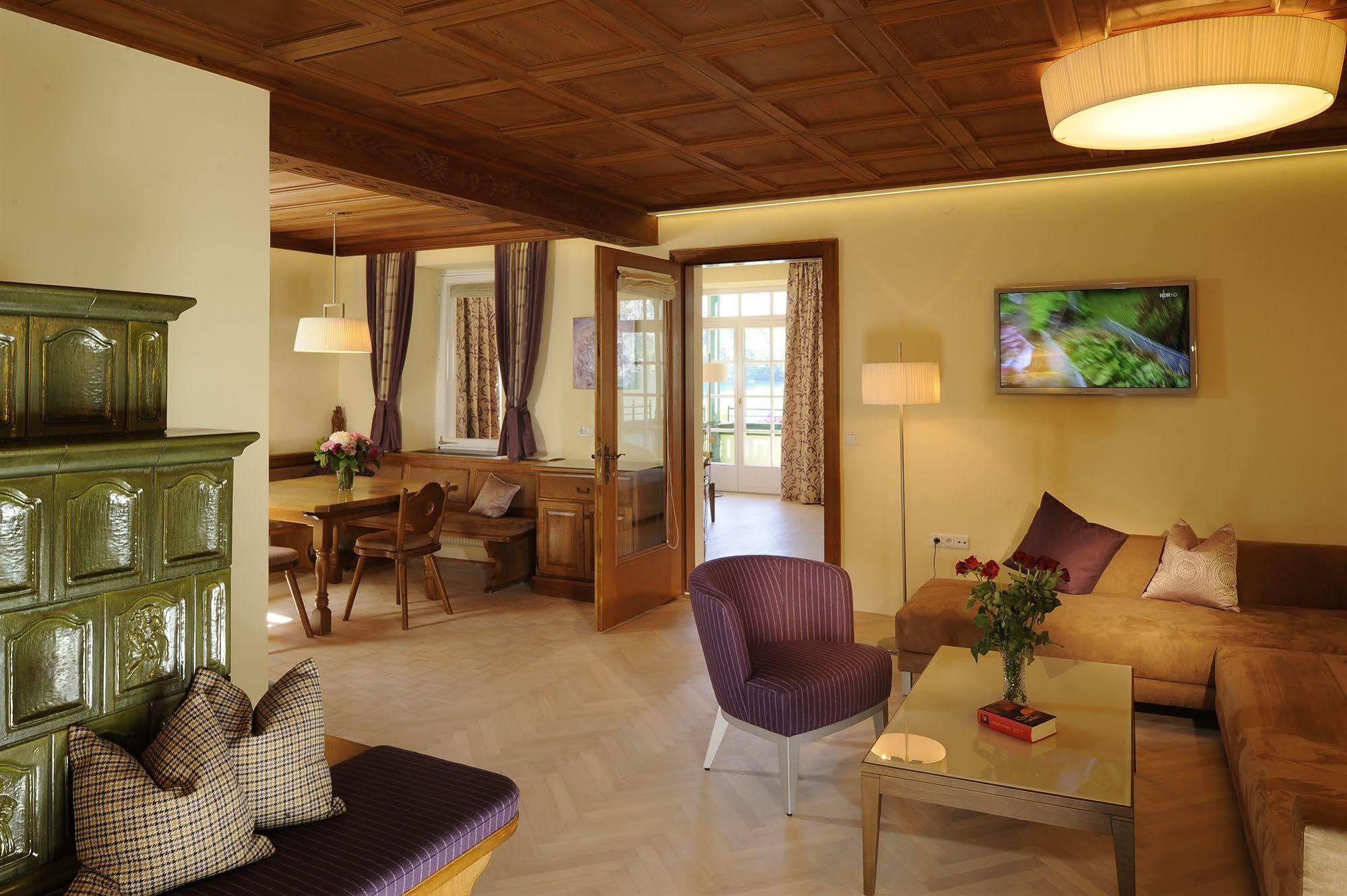 Hotel & Gasthof Fuerberg ซังคท์กิลเกอ ภายนอก รูปภาพ